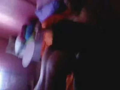 فرشته آبی خروس تپنده بزرگ سکس ویدیو داستانی را در همه سوراخ ها می گیرد