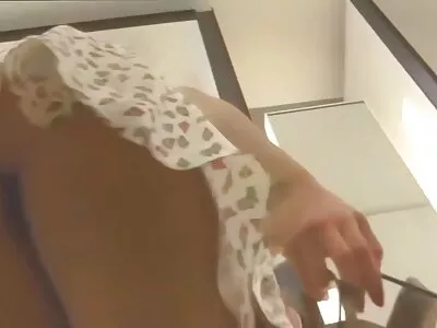 میلف در حالی که لعنتی می شود ، سکسی ترین ویدیو سینه هایش را ورز می دهد