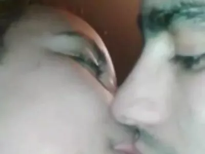 Mea Melone و Ella Hughes به نوبت بیدمشک های مشتاقشان را لعنتی می کنند ویدیو سوپر سکسی